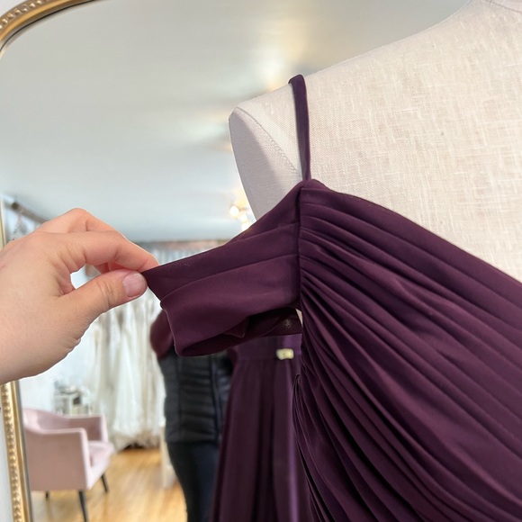 Sorella Vita Gown - Picture 3 of 4